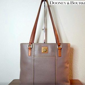 EUC Dooney & Bourke Shoulder Bag